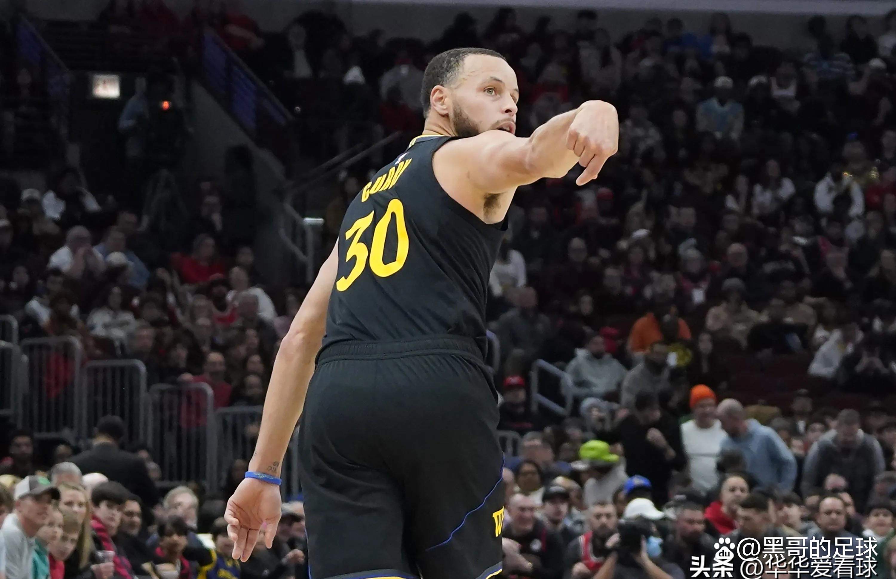 雄鹿前途光明！，库里新星战术调整表现突出赛场气氛高涨的简单介绍-九游体育app